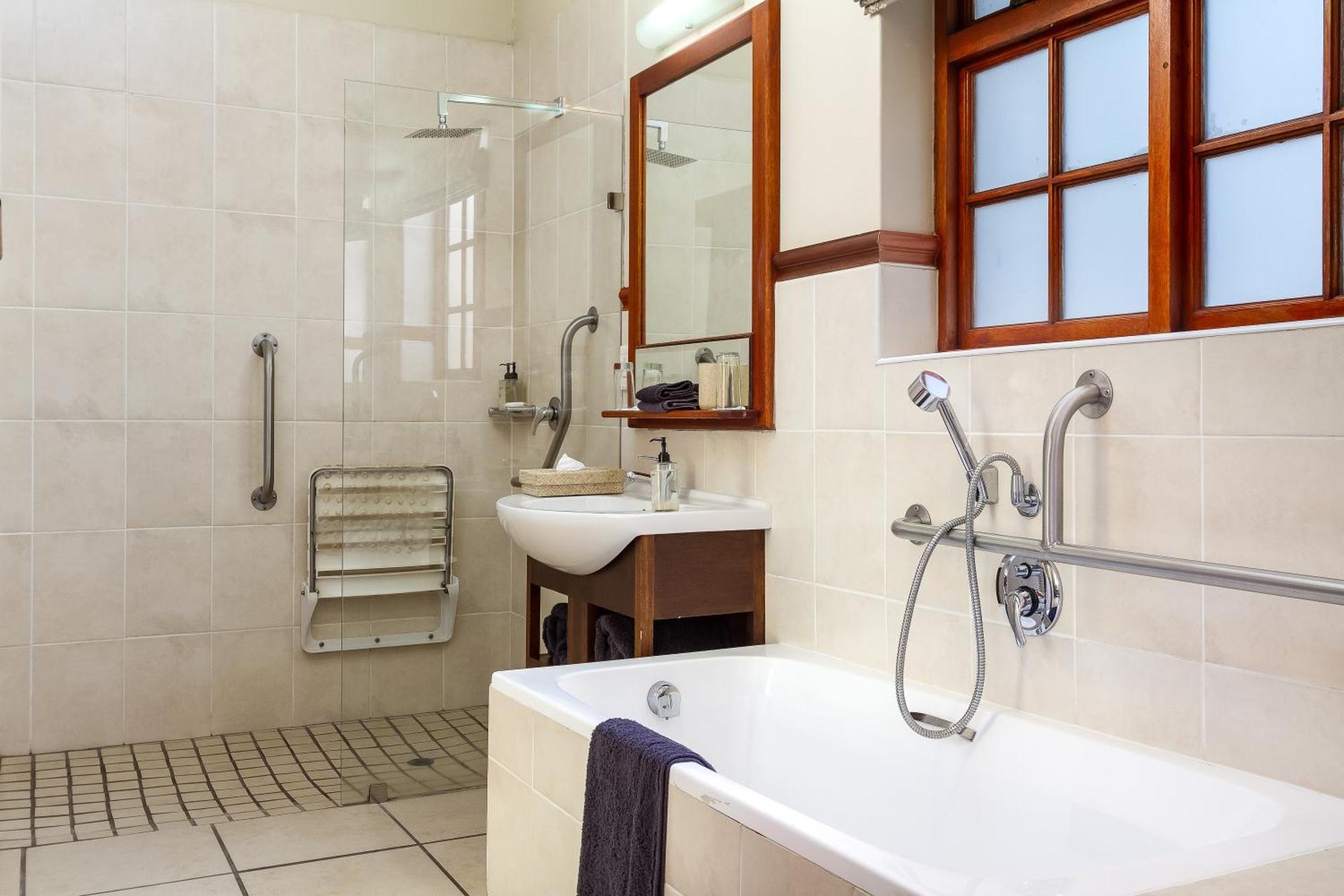 Noordhoek Village Hotel ภายนอก รูปภาพ