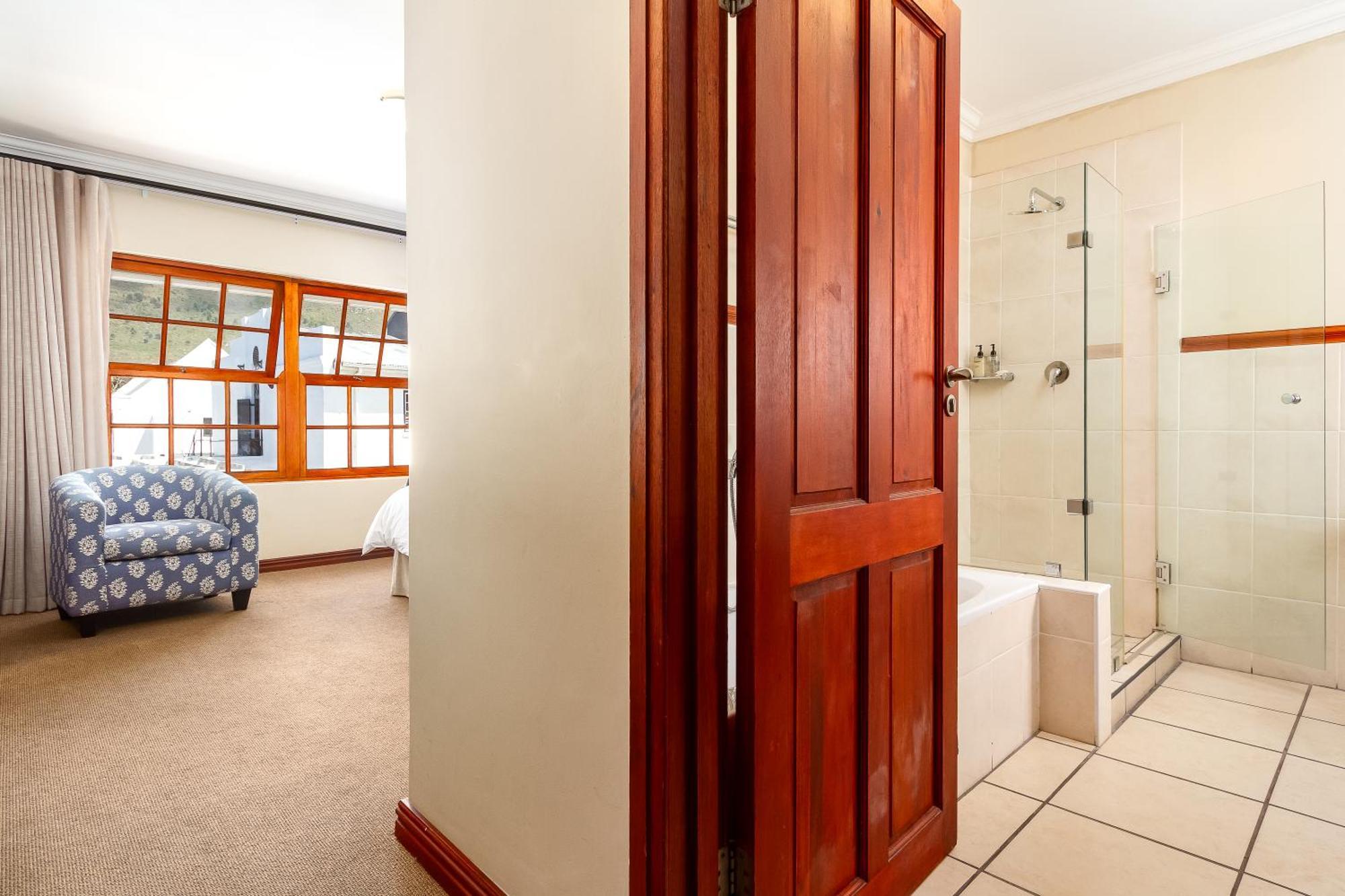 Noordhoek Village Hotel ภายนอก รูปภาพ
