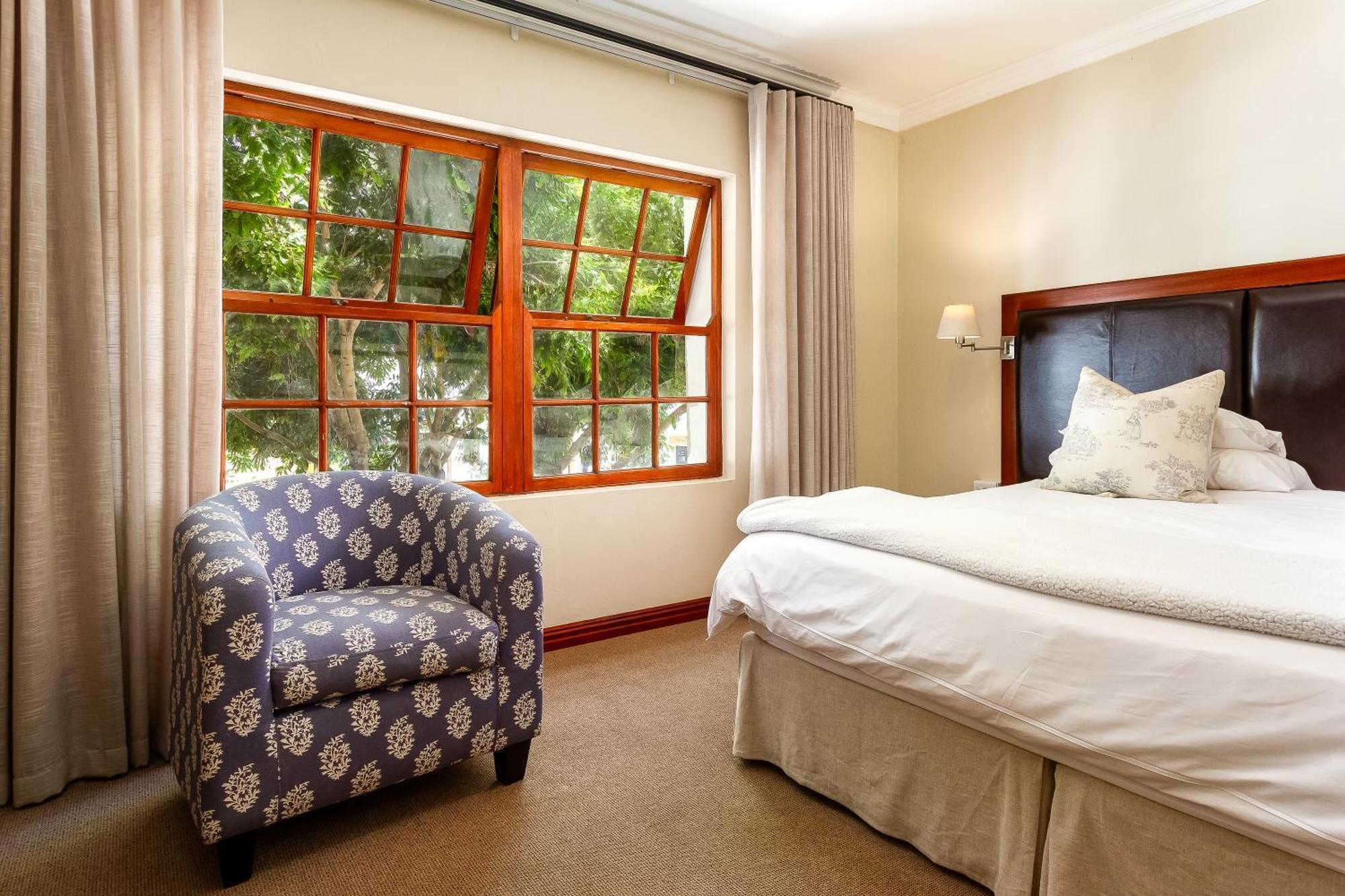 Noordhoek Village Hotel ภายนอก รูปภาพ