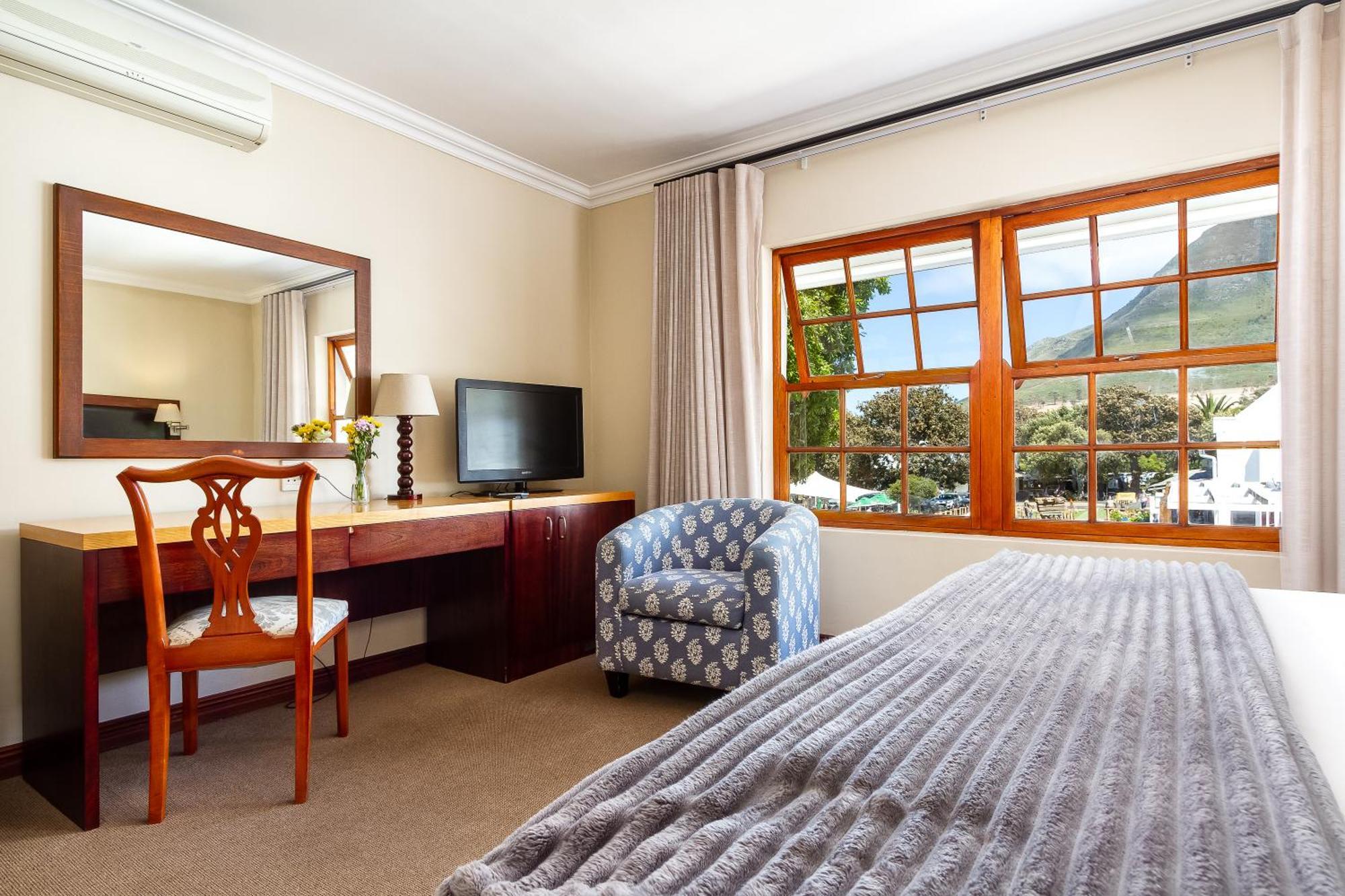 Noordhoek Village Hotel ภายนอก รูปภาพ